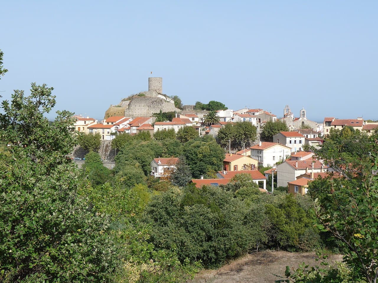 Laroque-des-Albères, village au pied des Albères